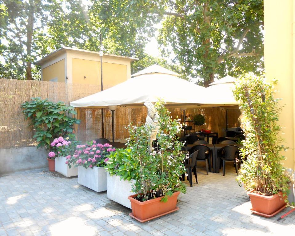 Mastroianni's Bed&Bistrò Parma Exterior foto